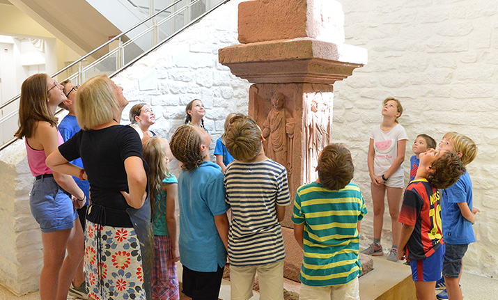 Schüler bei einer Führung (Foto: Kurpfälzisches Museum) Schüler bei einer Führung (Foto: Kurpfälzisches Museum)
